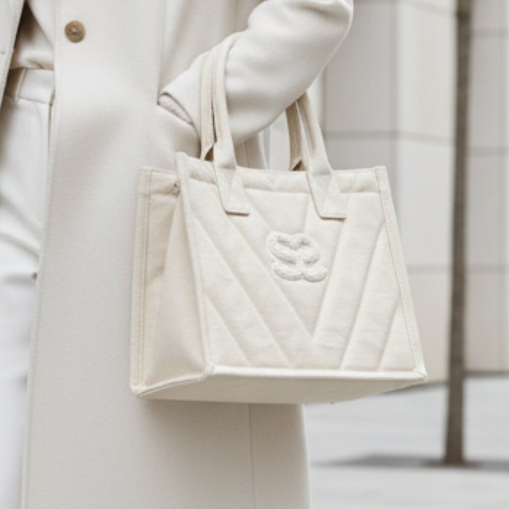 NWT $320 SANDRO Kabash quilted tote bag ecru / white - Picture 14 of 14